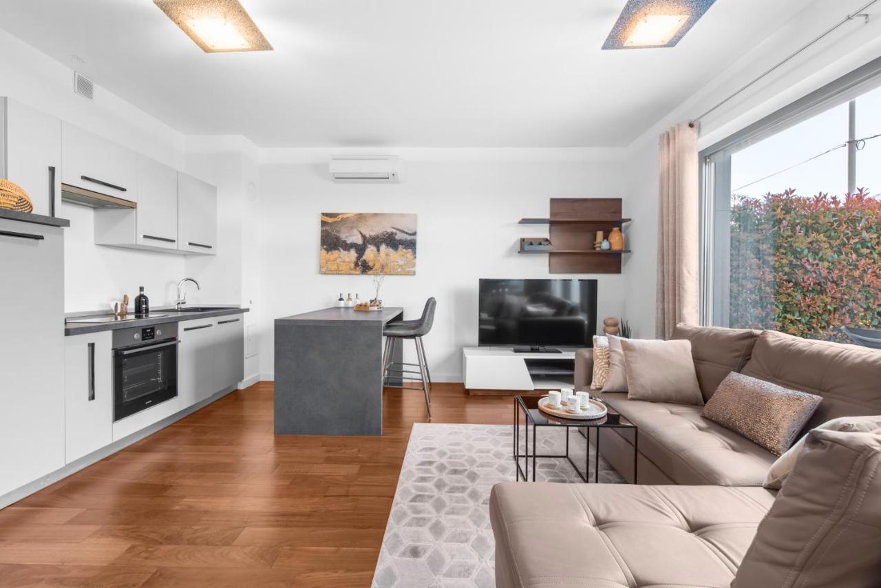 Apartment Luxury New With Private Garden Near The Beach! Poreč