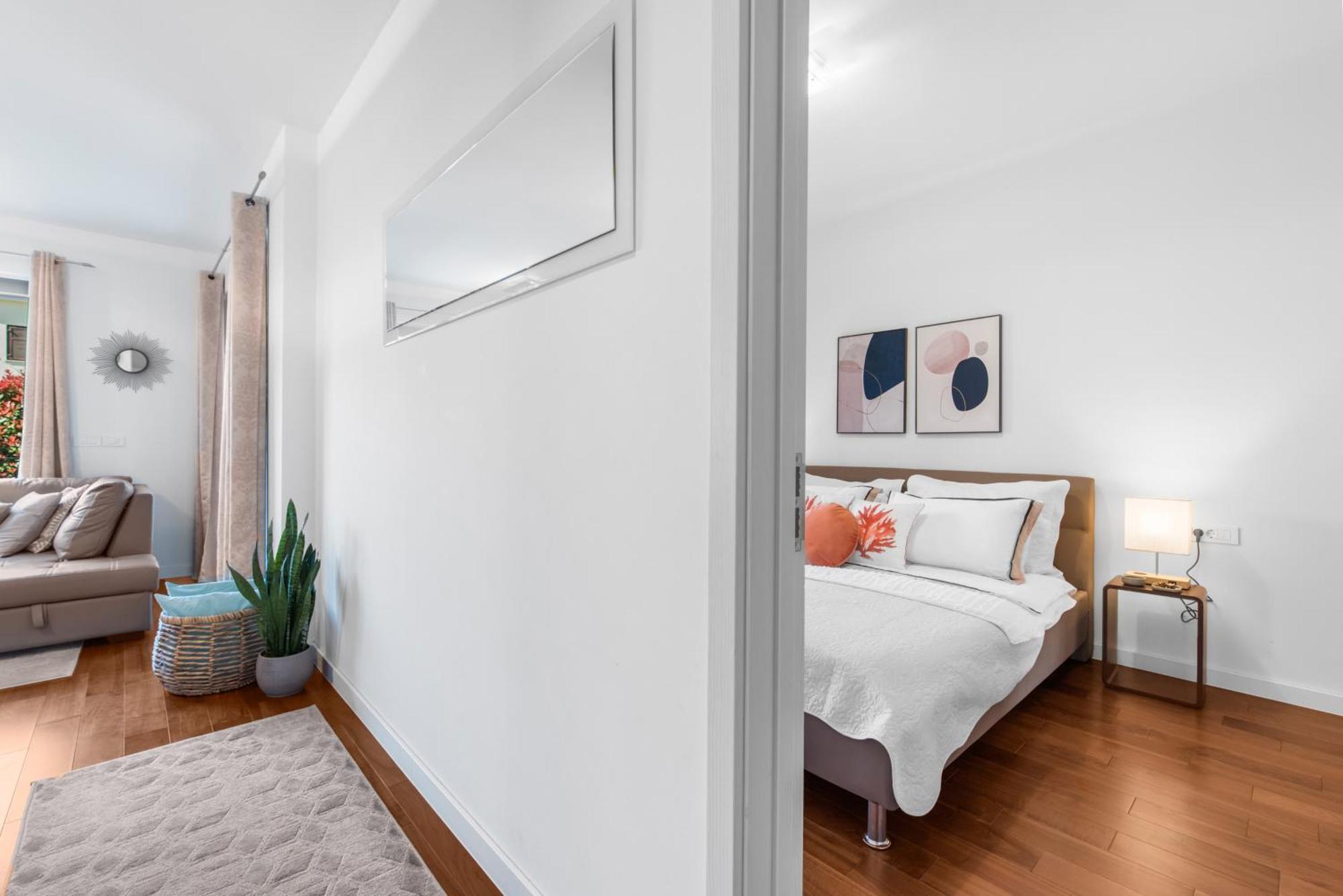 Luxury New With Private Garden Near The Beach! Apartment