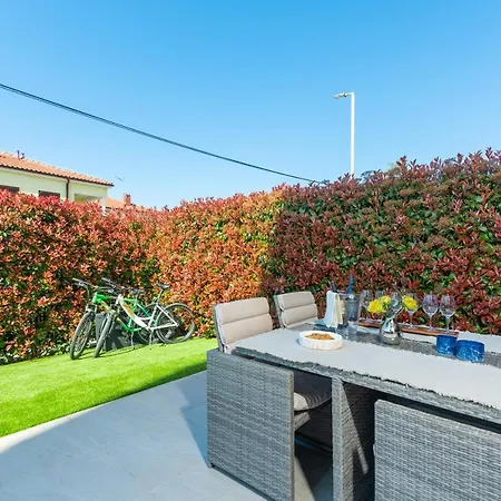Luxury New Apartment With Private Garden Near The Beach! Poreč Exteriér fotografie