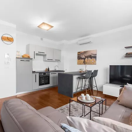 Luxury New Apartment With Private Garden Near The Beach! Poreč Exteriér fotografie