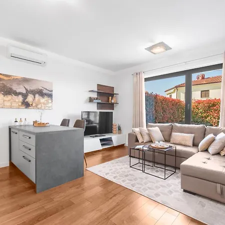 Luxury New Apartment With Private Garden Near The Beach! Poreč Exteriér fotografie