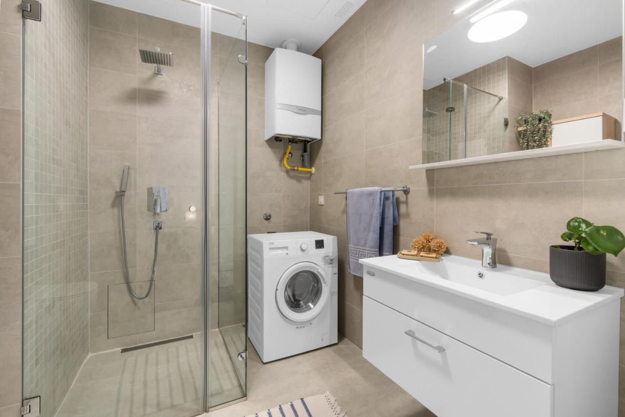 Luxury New With Private Garden Near The Beach! *