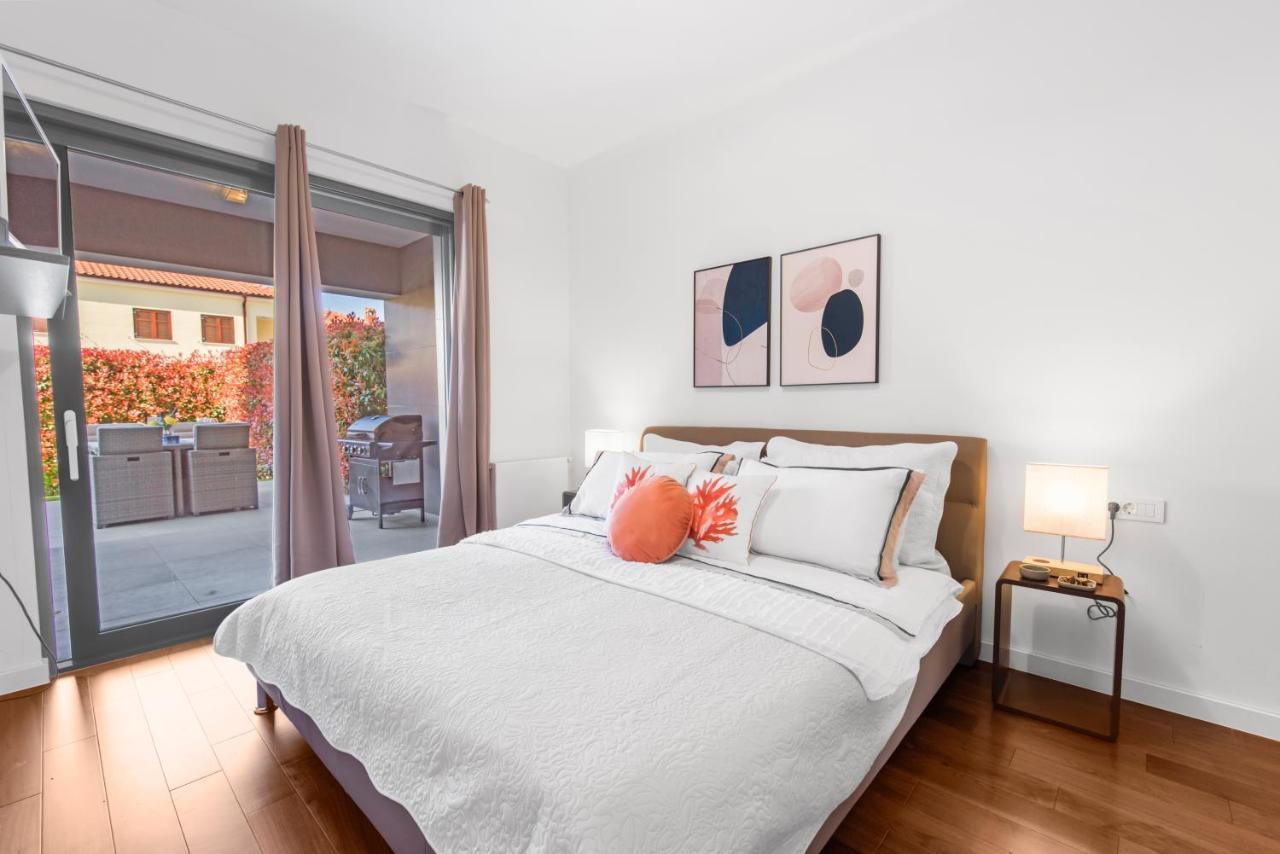 Luxury New With Private Garden Near The Beach!